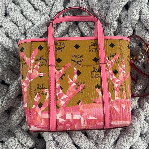 MCM Toni Top-Zip Shopper In Cubic Coral Visetos - Picture 3 of 5